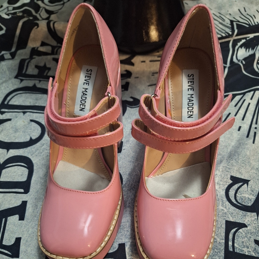 NWOB STEVE MADDEN  TWICE PLATTFORM PINK PATENT LEATHER SIZE 6